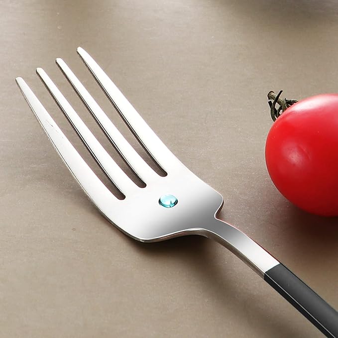 VANRA 4-Piece Portable Travel Utensils Set - Image 3