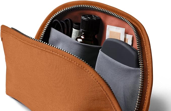 Bellroy Classic Pouch, Everyday kit, Leather and Woven Fabric - Image 3