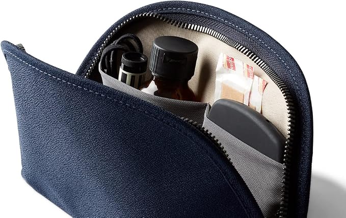 Bellroy Classic Pouch, Everyday kit, Leather and Woven Fabric - Image 3