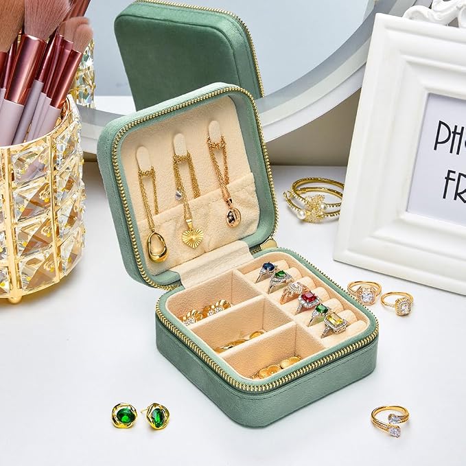 Travel Jewelry Case, Small Plush Velvet Jewelry Box - Image 4