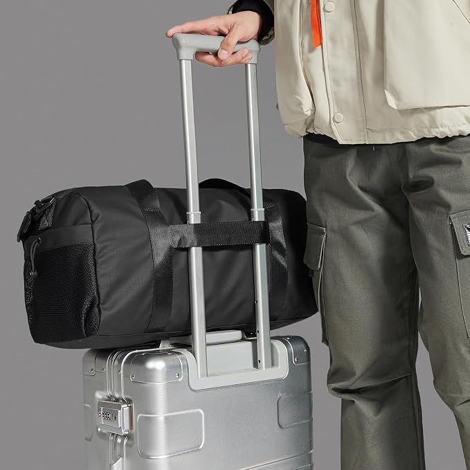 Small Gym Bag Duffel Bag for Men Women - Image 5