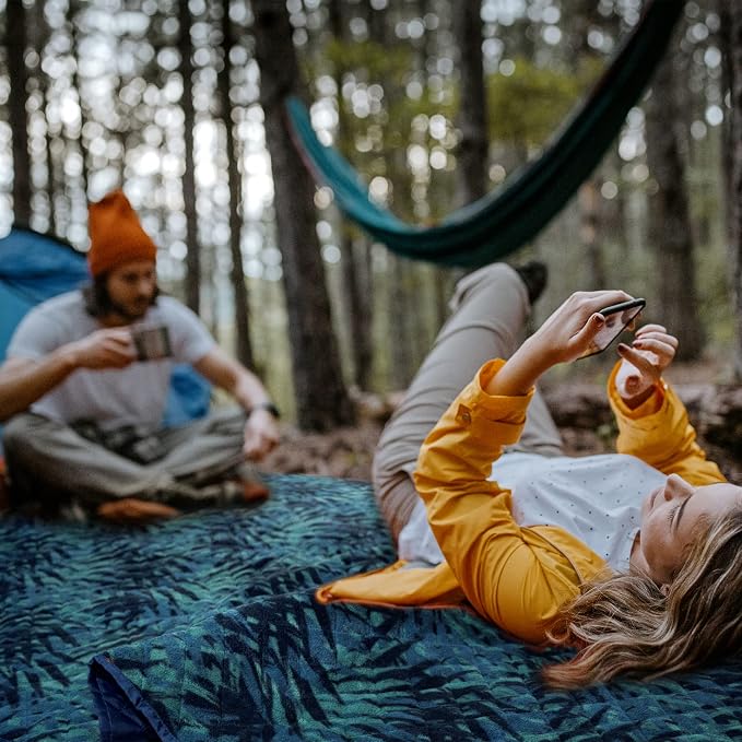 Outdoor Waterproof Blanket, Foldable Fleece Stadium Blanket - Image 2