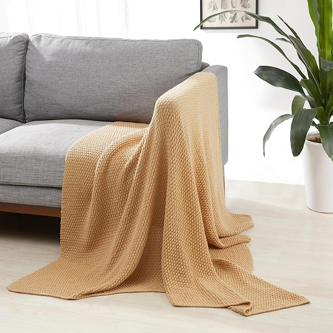 Amazon Basics Chunky Cable Knit Throw Blanket by AmazonBasics